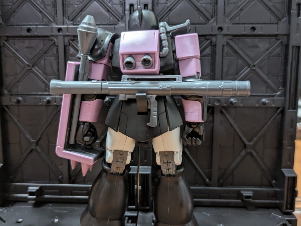 この後ろ姿…めちゃくちゃカッコいいんだよな…（やっぱり武装が多いのは良いよね）(zaku-kao6)