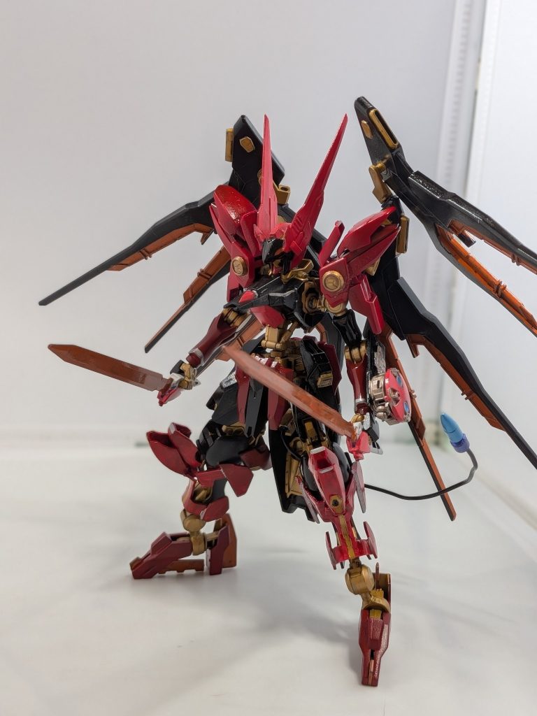 正面突如として外縁軌道から現れたガンダムフレーム、ギャラルホルンが報告に受けてた外見とは大きく違って禍々しい外見になっており、発せられる声は機械音声の事から無人機と推定される。目的は判明しておらず、判明してるのは全てのガンダムフレームと目的を阻む者がターゲットである。