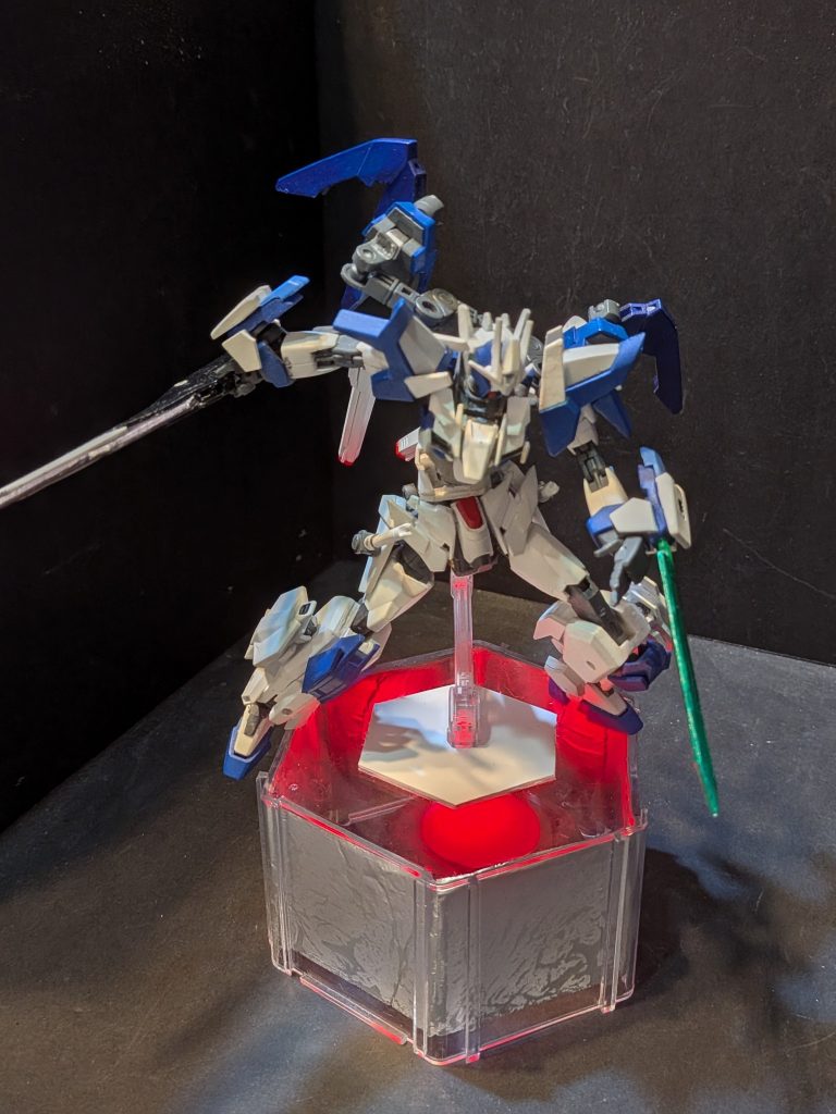 基本的な武装に変わりはない、GNドライヴが背部に変わったことで胴体に内蔵されているGNドライヴと擬似的に直列になりスペックが向上している 見てくださりありがとうございます。コメントでアドバイス等もよろしくお願いします