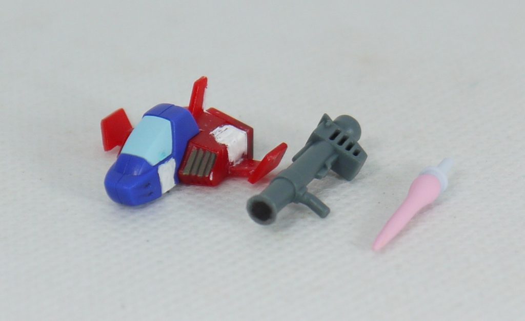 　一応、部分塗装やスミ入れを行っています。　　Ｇファイターについてはガンダムとの合体形態の再現も出来ます。面倒なんでやってませんけど。　10個入りの箱買いだったので全種類入っていたのですが、うっかりガンタンクのアンテナ部分をランナーと勘違いして切断してしまいました。そしてガンタンクにはダブりがなかった。片方は瞬着で貼り付けてますが、もう片方を無くしてしまいました。