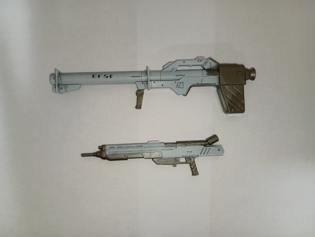 武装。白の部分を塗り分けてます。