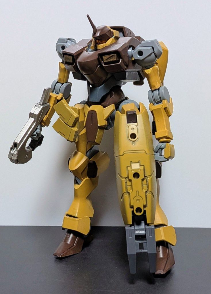 カラーレシピは黒サフからレッドブラウンにダークイエローを塗りました。胴体部分のグレー部分は黒サフからジャーマングレー、H514の水性ジャーマングレーグラウを塗りました。