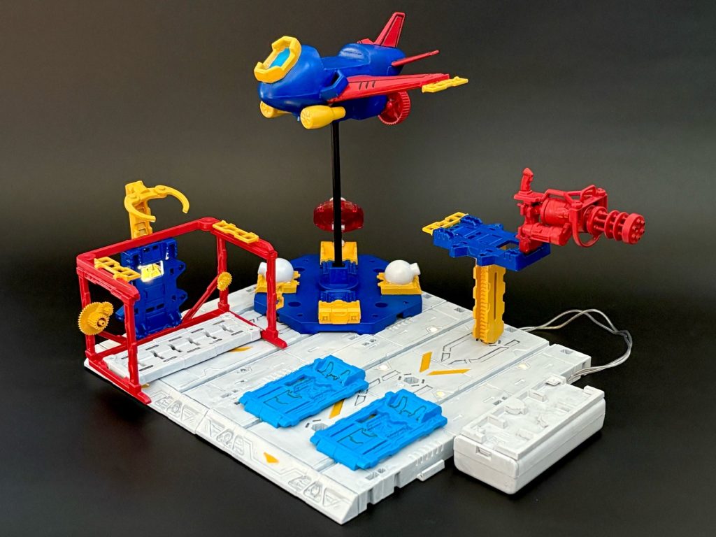 1989年の食玩【 SDガンダム基地 】のイメージで、各ラインナップの集合体として遊べる形にしました・カスタムベース &nbsp;：改造エリア・カタパルトベース　：発進エリア・ストライクベース　：迎撃エリア・フライトベース &nbsp;：飛行エリア