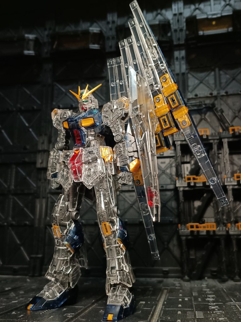 中身のνガンダムクリアカラー