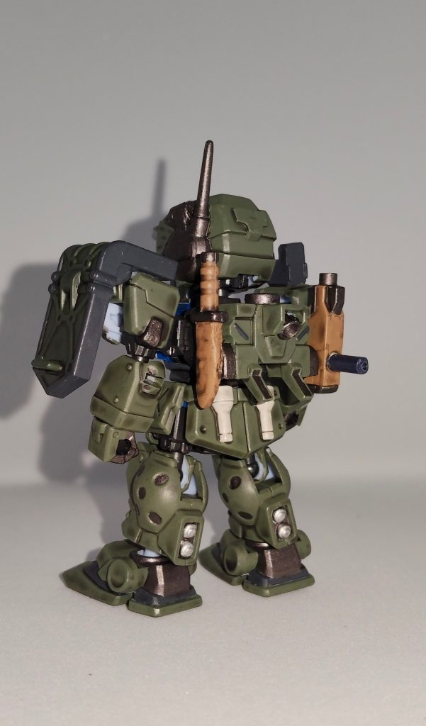 フロント＆バッグ背中のパーツはスコードカルラのものを改造しました。