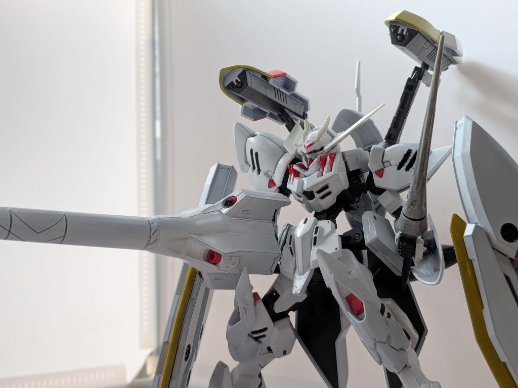 エアバーストキャノン改アムドゥスキアス・エルベから引き継がれたデータを元に更なる強化をした盾、先端にレアアロイを使う事で近接もこなせる様になった、これら4枚の盾の総称はスヴェルと呼ぶ。鉄の悪魔は内から祓うのだ。