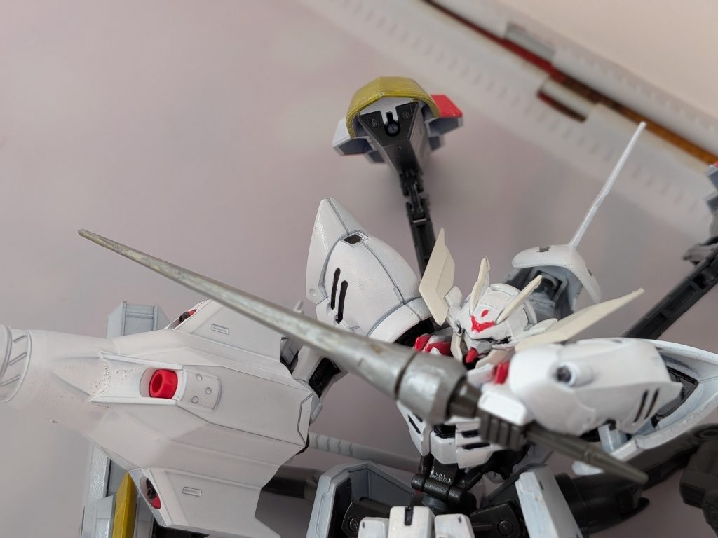腕部機関砲牽制用であり、不意を突く射撃武器である。時に鉄の悪魔には不意打ちも必要であろう。