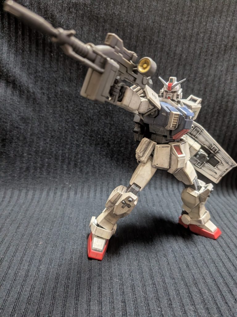 08小隊のコジマ大隊所属ではない陸戦型ガンダムにしたかったのでビームライフルをオリジン系、シールドをジム改のものを装備しています。