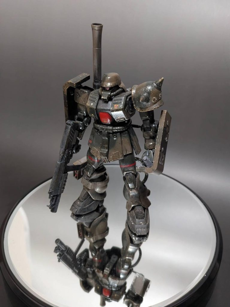 デカールは、今まで作って余った1/72の戦闘機のデカールとか、1/48戦車のデカールをそれっぽい感じで張りました。