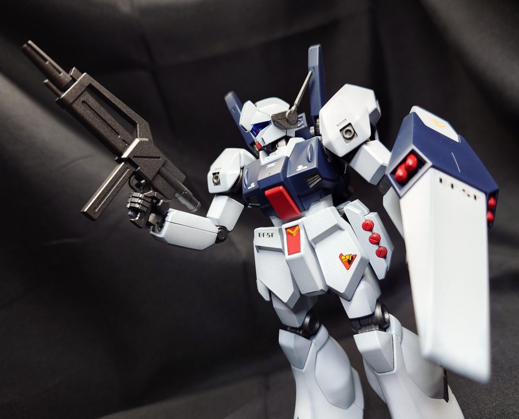 腰部の連邦のVマークの塗り分けはとても苦手です。EG νガンダムでパーツ分割できているので、今後発売するキットは必須でパーツ分割して欲しい…と切実に祈っているの私だけではないはず…粗が見えてしまうので、拡大しないでくださいね(gundam-kao5)