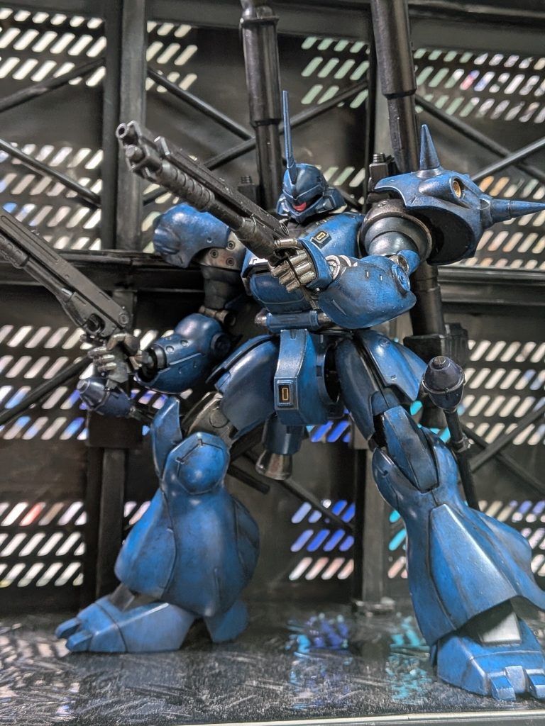 両手にショットガン、カッコイイ‼️(zaku-kao2)