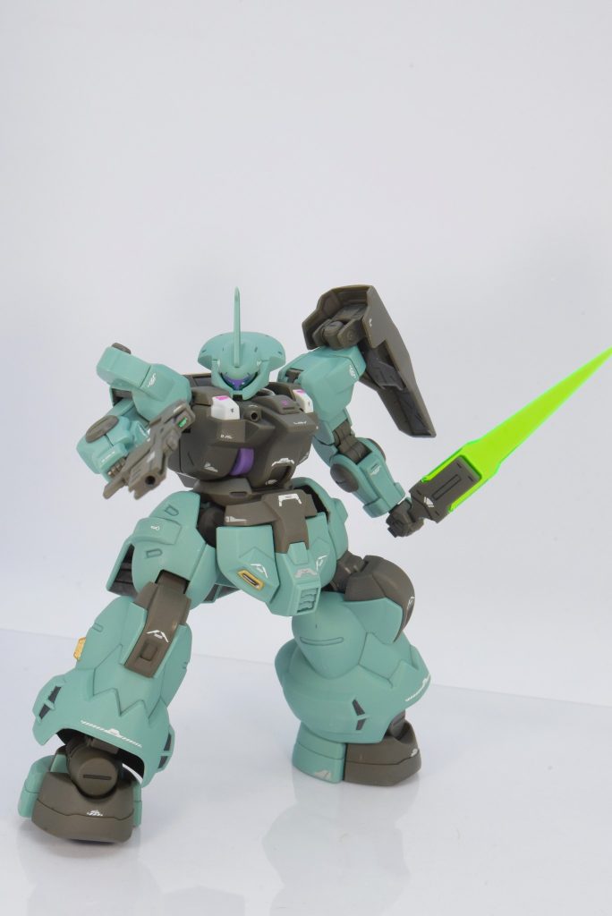 グエル機やラウダ機ほど重武装ではないものの、こういうずっしりした雰囲気の機体も大好きです。