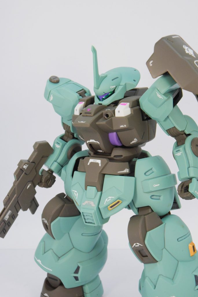 ということで一般機仕様でお色直し。シャープ化や開口など微工作→部分塗装→デカールワーク→つや消し仕上げです。