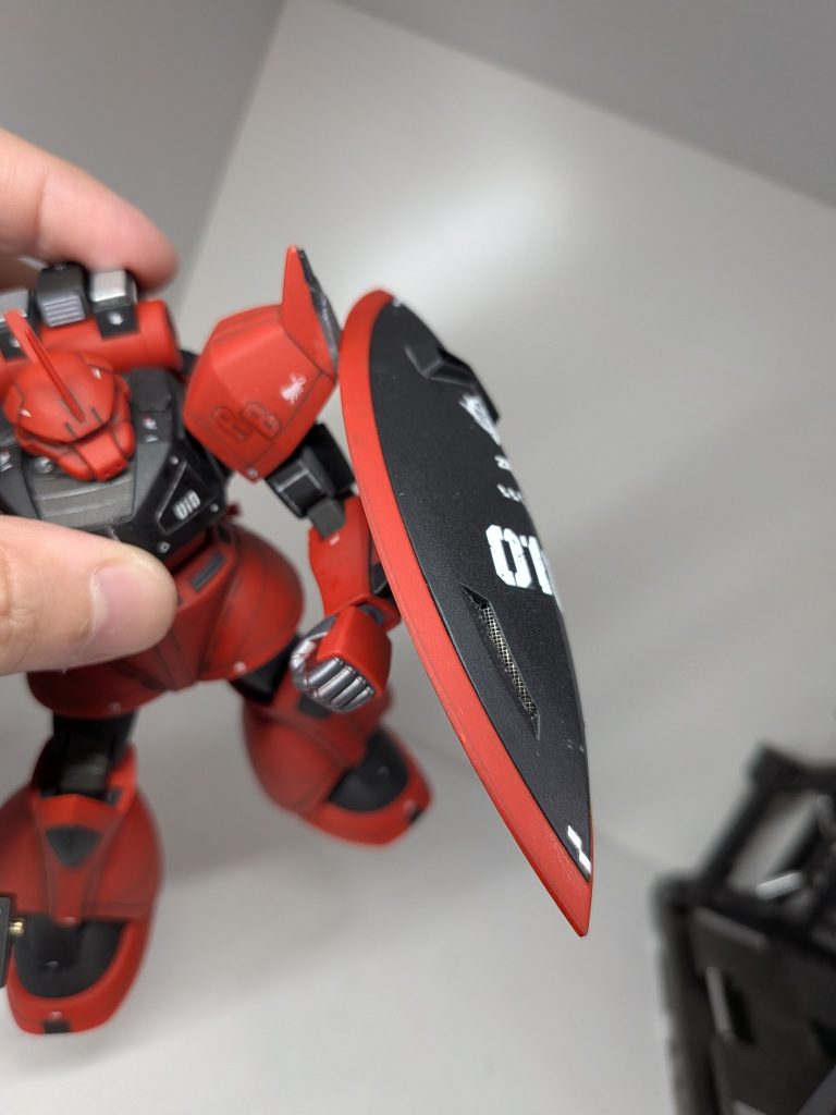 シールドのエアインテークをメタルメッシュで仕上げましたが、普通には全然見えません😮‍💨