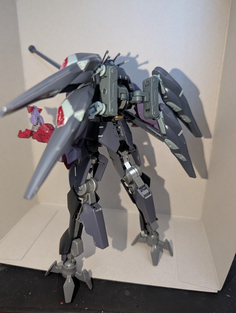 斜め後ろから。ルシファーの名前の元の、ファラクトのウイング４枚。ビットも倍増しているので、元より火力が上がっています。ジャンクパーツで接続部はでっち上げました。