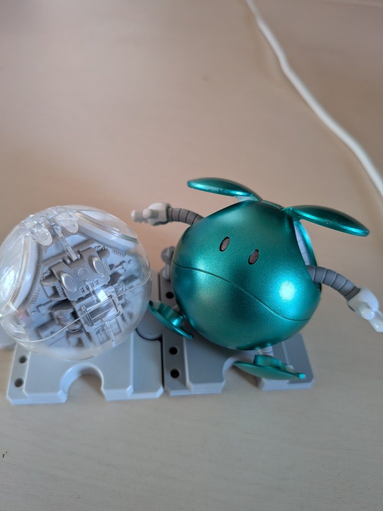 ガンダムベースで以前ゲットしたハロセットをメタルとパチ組で並べてみました✨いつもとは違う感じですが、かわいいですね!たまにはこういうのもいいですね