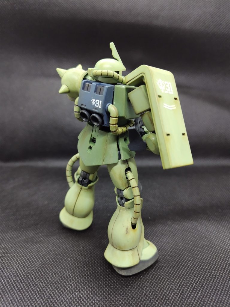 ザクは後ろ姿もいいですね