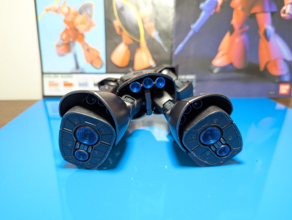 バーニアはメタリックブルーにしてみました。ガンプラ楽しいです。ご覧頂きありがとうございました。