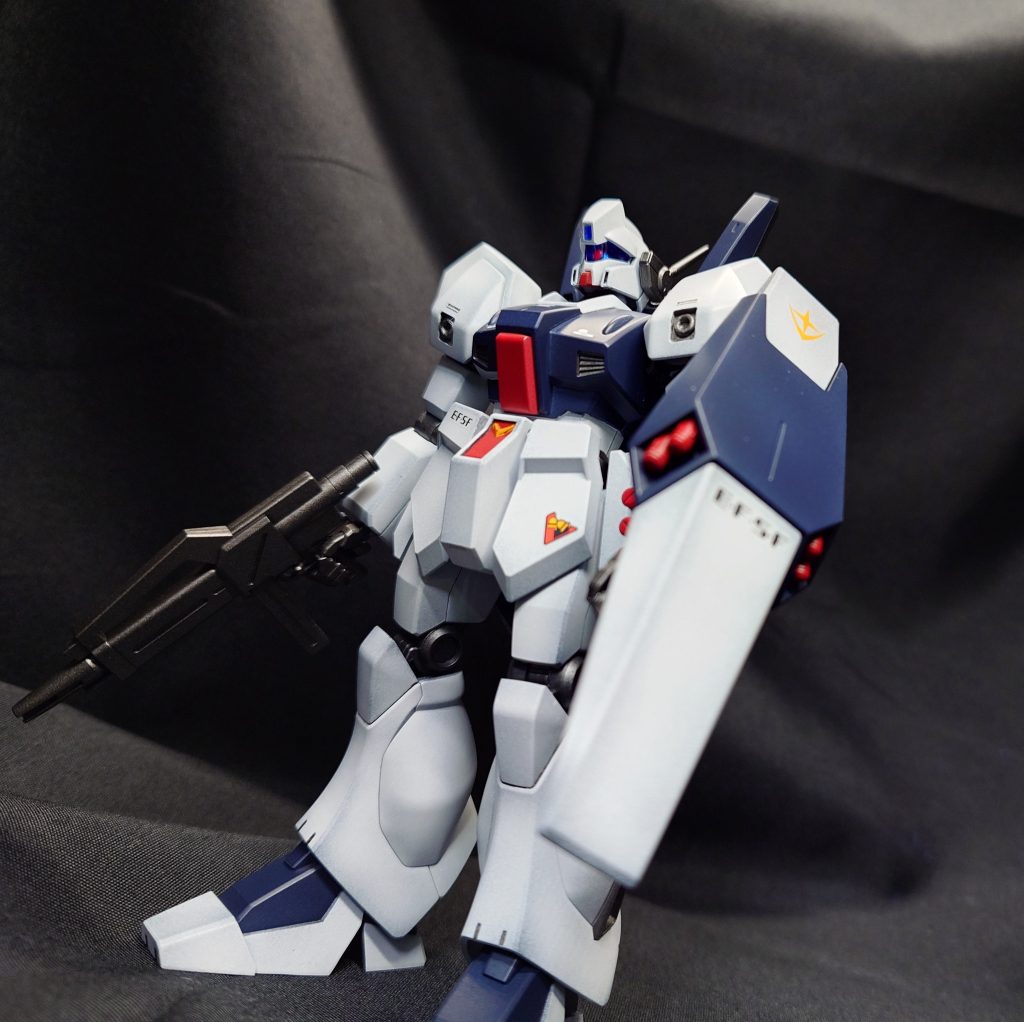 ジェガンにνガンダムにの腰部をミキシングして全塗装で製作しました。フロントスカートが無く、少し物足りなかったので、過去のミキシングで余っていたνガンダムから腰部を合わせてみました。少し胴が短く見えてしまうのが反省点ですね(gundam-kao5)とは言え、比較的まとまったミキシングができて満足です。