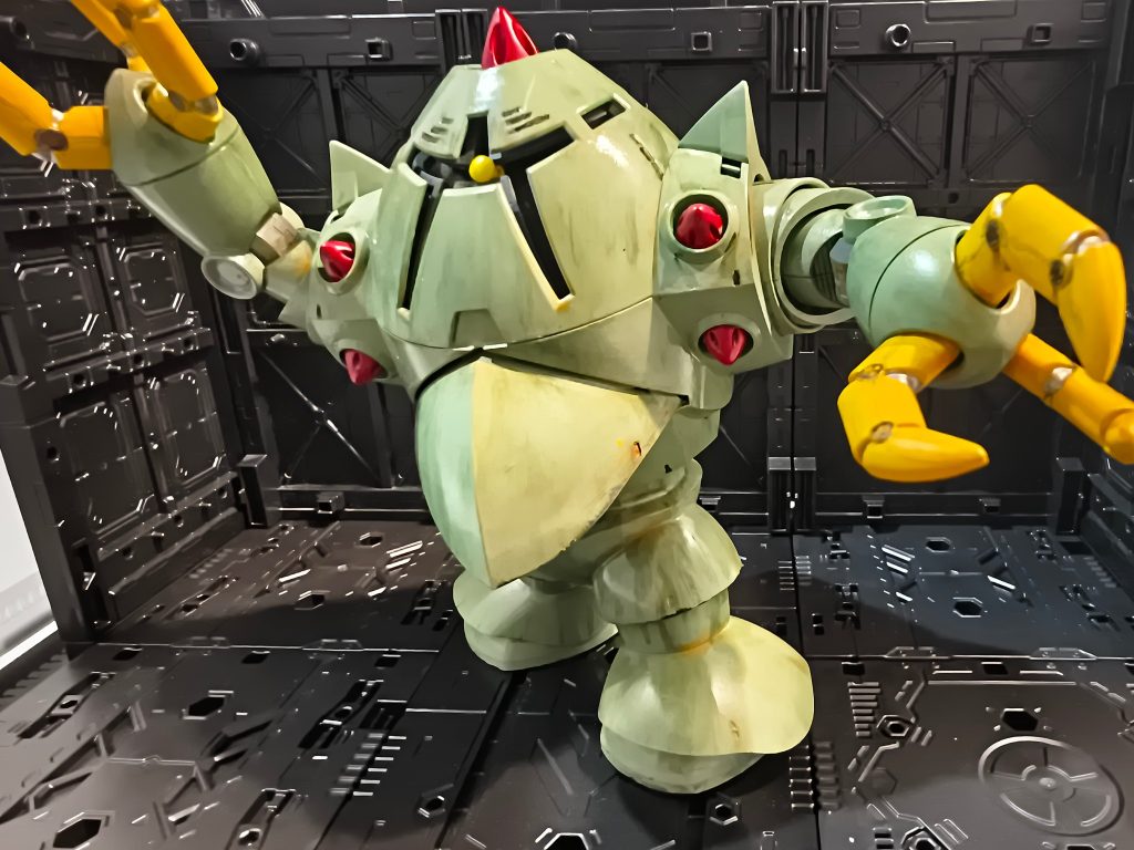 ほぼ成型色（笑）そして塗り始めたら近所の店で再販発見(zaku-kao9)