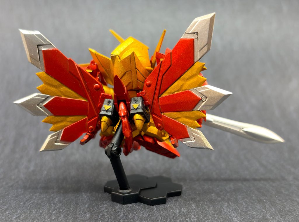 バックショットスペリオルドラゴンは背中も煌びやかでボリュームがあるので肉抜き埋めと塗分けをするだけで見ごたえがありますね