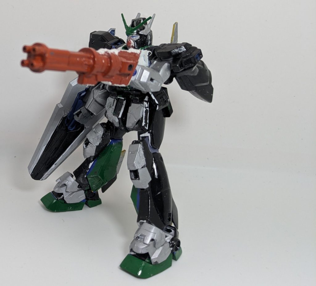 腕に武器をつけるというのはロマンを求めるのと同時に過去のガンダムがつける武器というのを考えて製作を思いつきました。