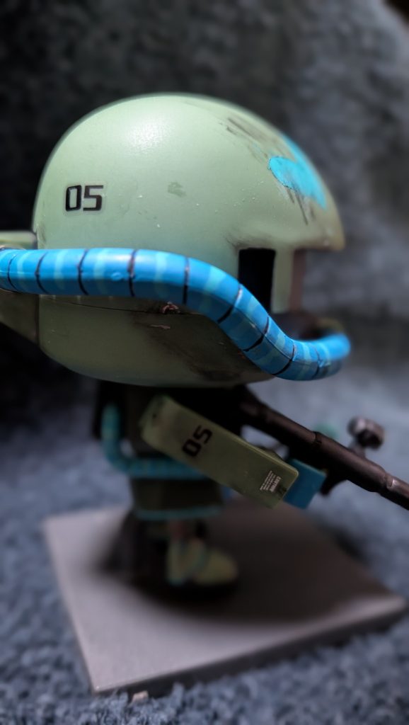 頭と腕のシールドにコ【5】モリ少尉の番号風に『05』と入れてみました。