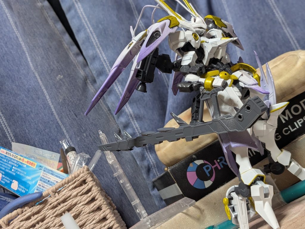 これは中型バスターライフルと塗装前です これもモデリングサポートグッズ アギトです