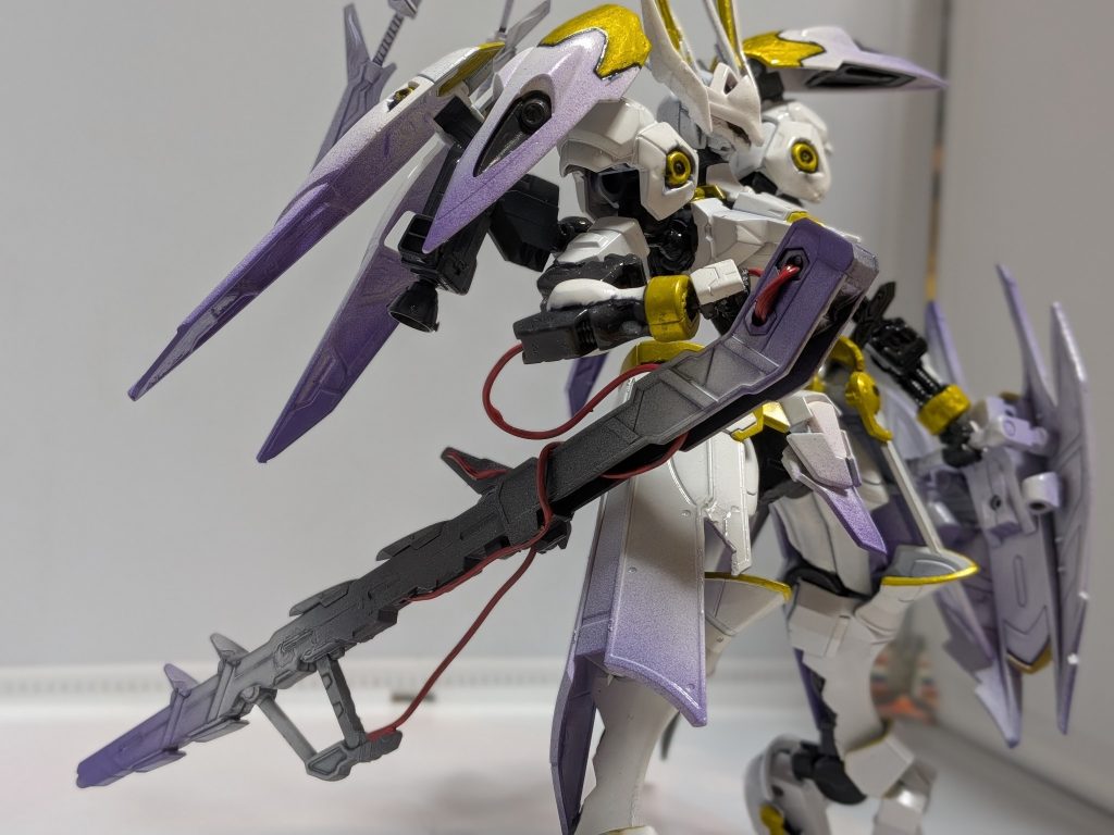中型バスターライフルとあるプラモデルのバスターランチャーをデチューンしたもの、これでも地表を抉り、大艦隊を薙ぎ払う程の火力を持つ