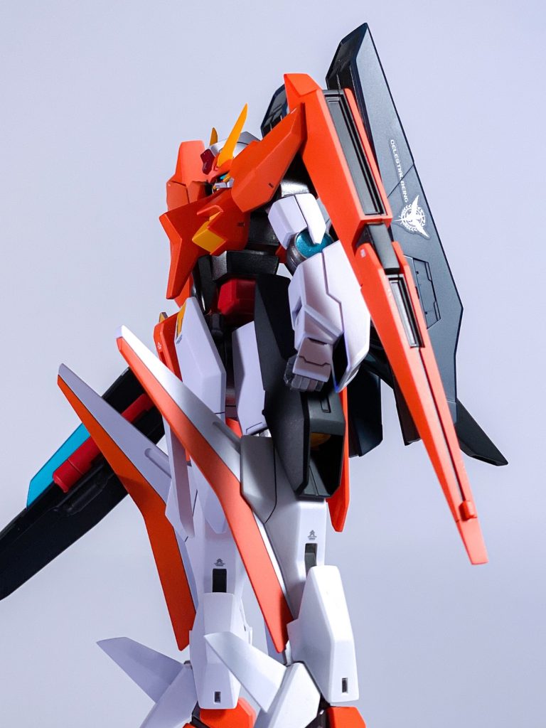 特徴的なオレンジは色々悩み、ガイアのピュアオレンジとクレオスのオレンジで作りました。結構イメージ通りになりましてニヤリ。笑オレンジと相対的にホワイトはブルーを加えて寒色系に調色しました。