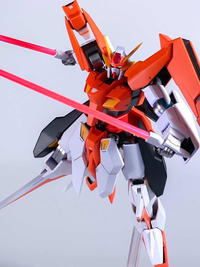 最終決戦のアリオスの変形からのガラッソの攻撃かわして回転斬りがアホみたいにカッコよかったですな！「ヴェーダに依存しっぱなしで、オレ達に勝てるワケぬうぇーだろ！」私はあの戦闘シーンでビームライフルは鈍器でもあると学びました。笑という事でHGアリオスガンダムGNHW/Mでした。今回もヤフオク出品してますので是非プロフのリンクからご覧くださいませ！
