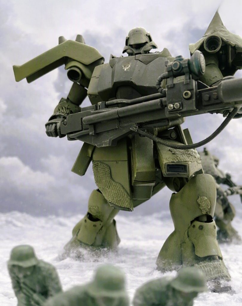 手前のフィギュアに色を付ける前の状態です。タミヤのミリタリーフィギュアは造形が本当に素晴らしいです。