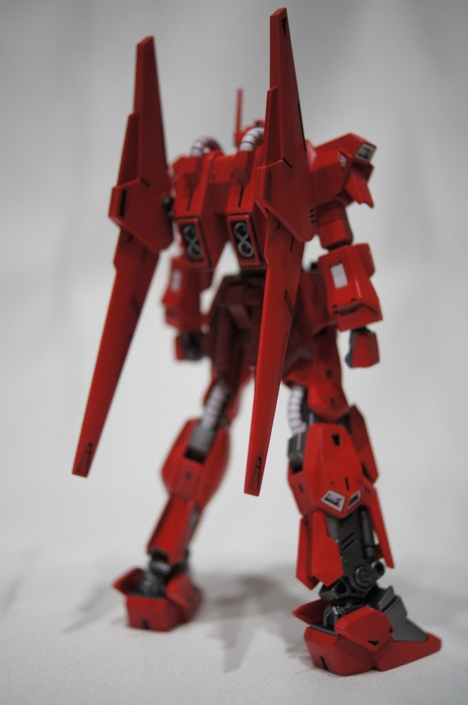 色の配置はガンダムアスタロトオリジンを参考にしました白が入ることで定番のシャア専用カラーとは少し違う雰囲気になった気がします。