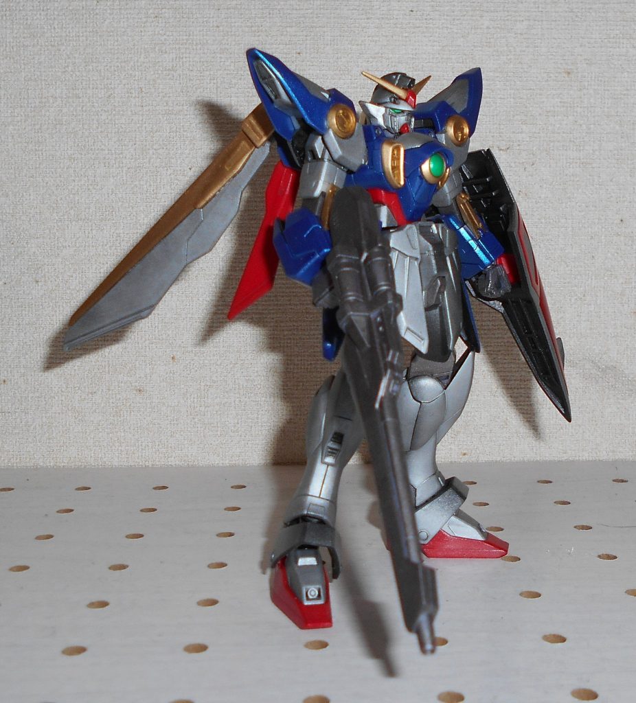 次にガンダムをメタリック塗装する際はシャインシルバーを使用しよう。