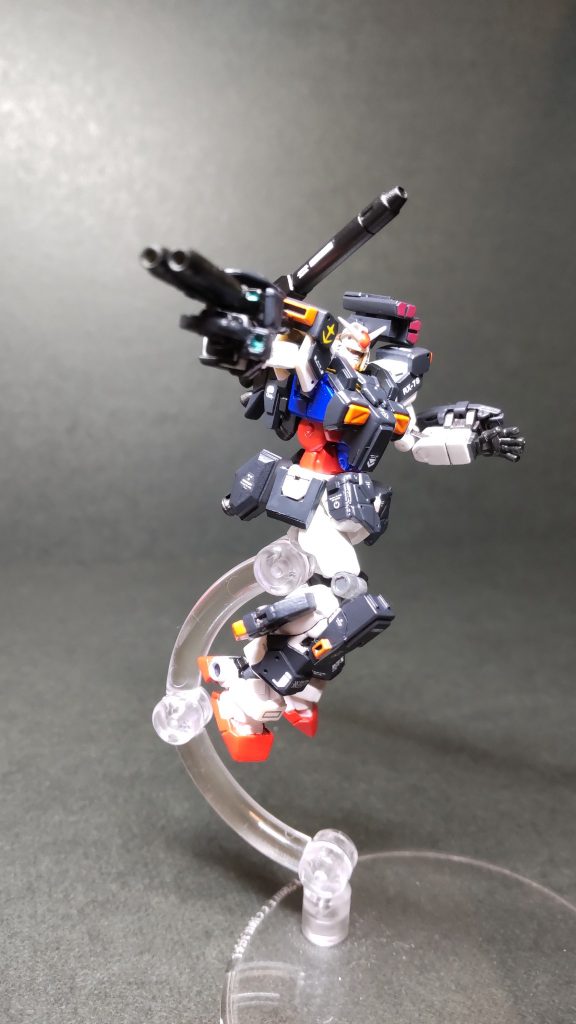 折角のフル可動仕様のガンダムですから、ポーズ取っていきましょう😋
