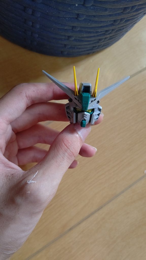 顔です。この時点でもう90パーセント満足です。200パーセントの満足感を得るためにどんどん作ります。