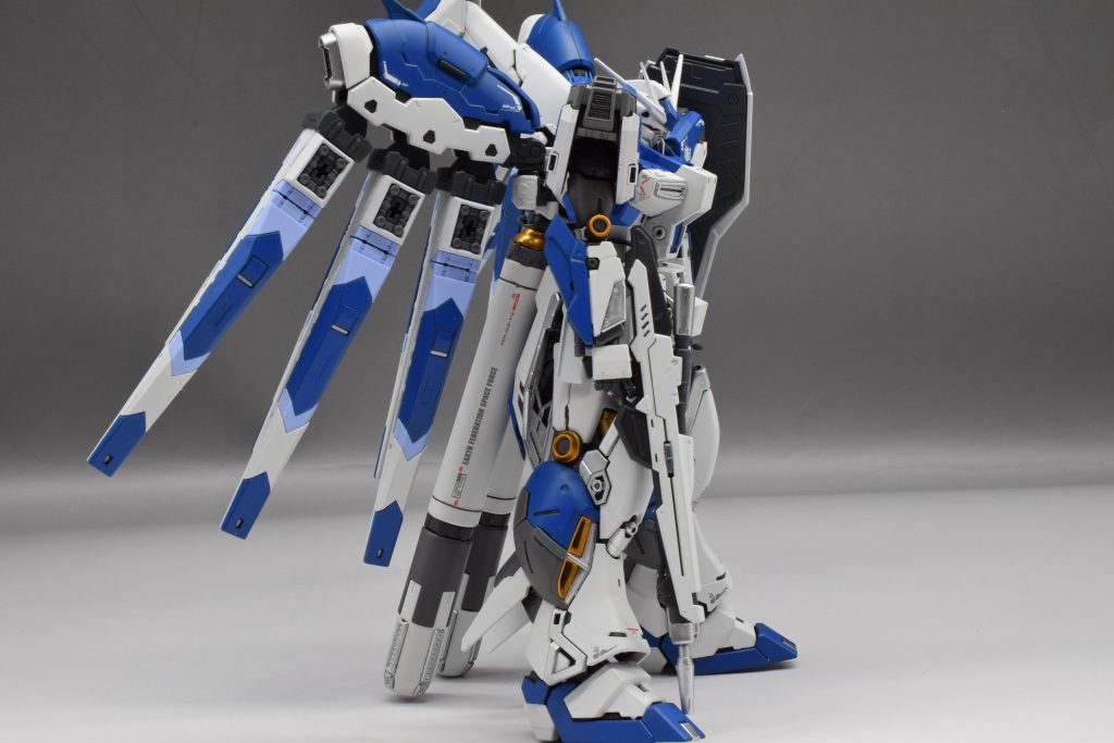 Hi-ν　ガンダム–3枚目/制作者：アンジェロのプラモデル工房