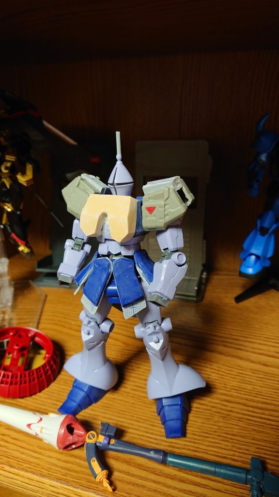 当初、肩アーマーも高機動タイプを想定しジャンク品で模索してましたが上手くいかず断念(zaku-kao9)何とか最終的に形になり完成としました。いかにパテやプラ板加工が難しいか痛感しましたが何とか完成しました(zaku-kao8)ここまで見て頂きありがとうございました(zaku-kao2)&nbsp;&nbsp;