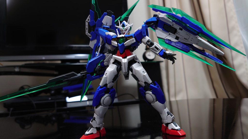 塗装前の素組み状態です。塗装環境がまだ整っていないだいぶ前に購入し、ガンダムマーカーか何かでスミ入れだけ行ったものです。塗装前後で比べてみると、やはり凄く変わりますね。好きな機体なので、とても満足できる仕上がりになって良かったと思っています。