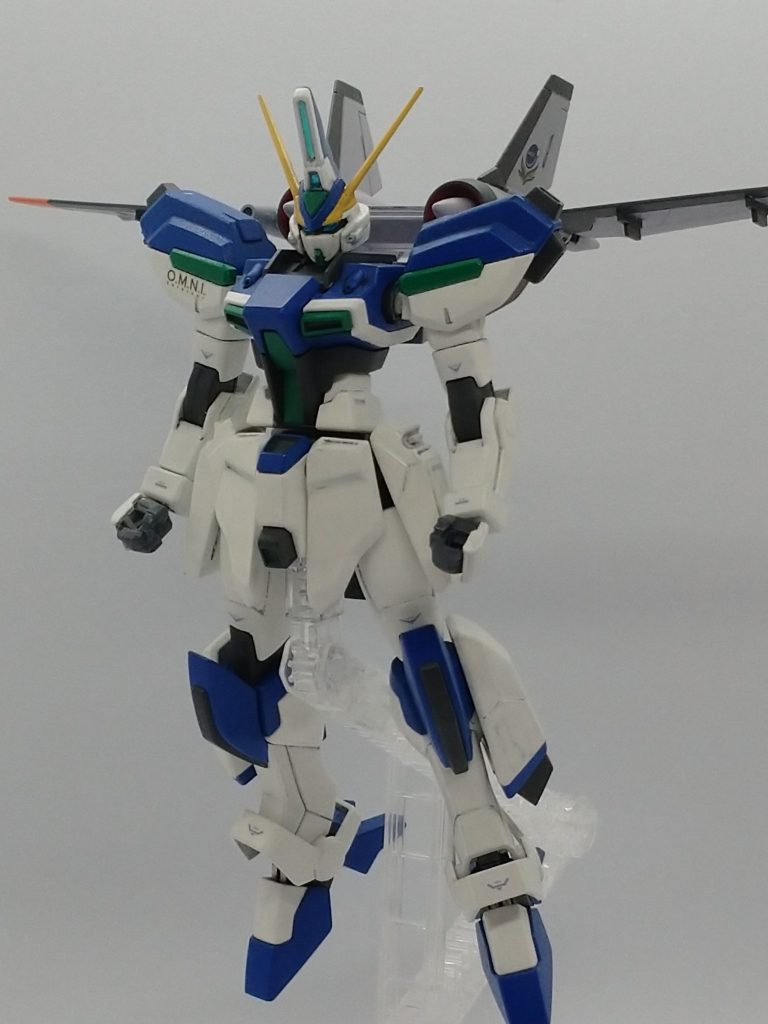 どうしてもガンダム顔にしたくて改修してみたのですが『何か足りないな』と思い、アスラン鶏冠を付けてみました。