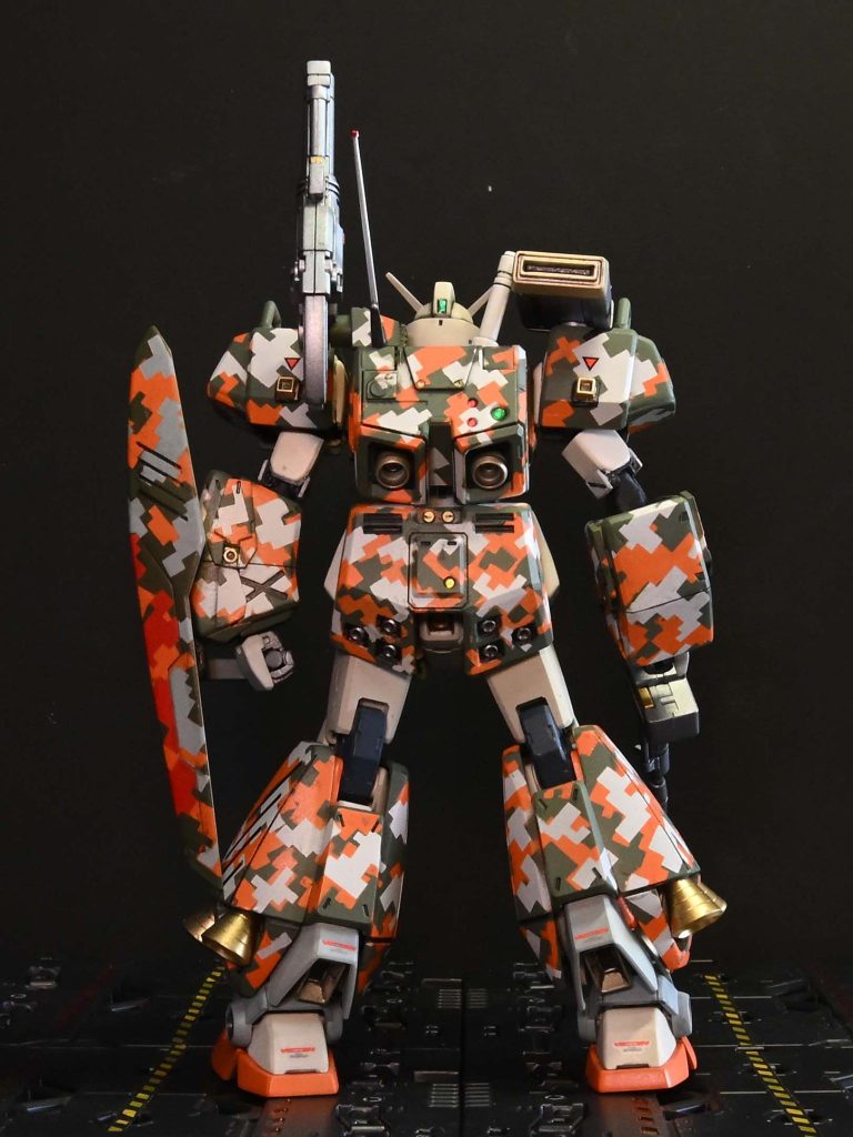 足のブースターはくりぬいて内部が見えるようにしたのですが奥まりすぎていまいちだったので大型ブースターを貼り付けました。腕もチョバム部にブースター追加されたイメージです。重いいチョバムをブスター増やして無理やり動かす。パワーゲインが大きいアレックスならではないでしょうか。