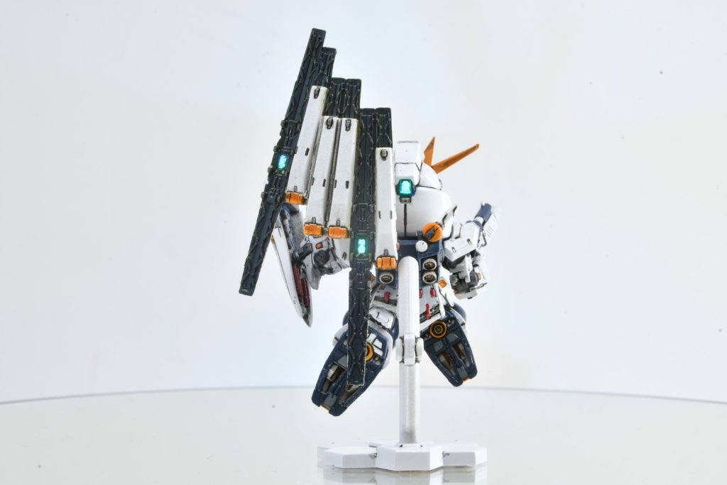各部、ブラックライトで発光表現！