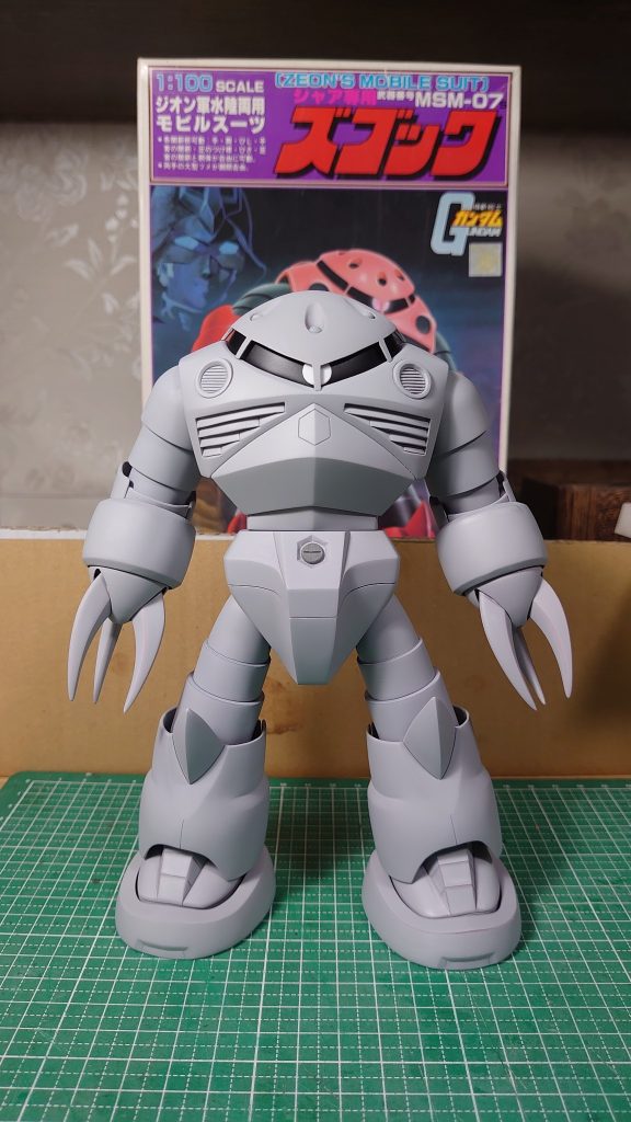 流石、屈指の良キットと謳われる1／100ズゴック！殆ど外観の改造をする必要が無くて、大きな改造はパンツのサイズダウンくらいでした。当時の技術の高さに感服です。旧キットはやっぱり面白いですね！ご覧頂きありがとうございました！引き続き旧キットを制作して参りますので、次回もよろしくお願いします！