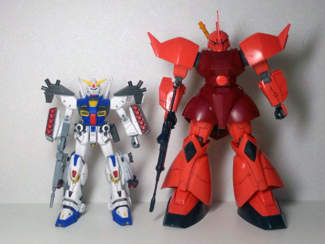 同じ1/100スケールのF90と並べると・・・火星独立ジオンのMSとの対比はこんなかんじということになります。すごい大きさの違い。