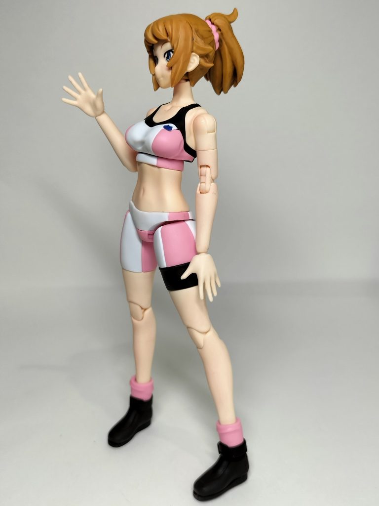 あと、肩幅がかなりガッシリしているので小さくなるように削り、腕パーツをより奥まではめ込み出来るようにしました✨
