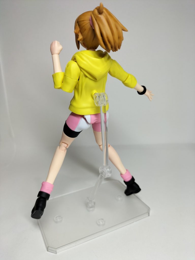 結構良い造形ですが、ボディの可動が制限されるのが欠点(gundam-kao4)