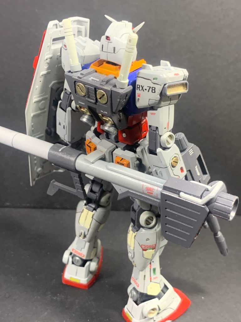 バックからのショット。格納庫にいると後ろは見えませんからね。(gundam-kao5)