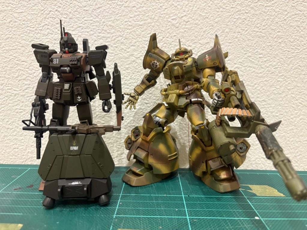 ドイツ軍迷彩カラーのグフカスタムと一緒に