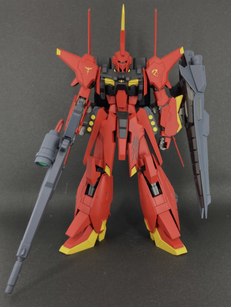 ベースとなるA-Zガンダムの胸部デザインが持つ悪役感や肩の形状がバウに似ていたところから着想を得た