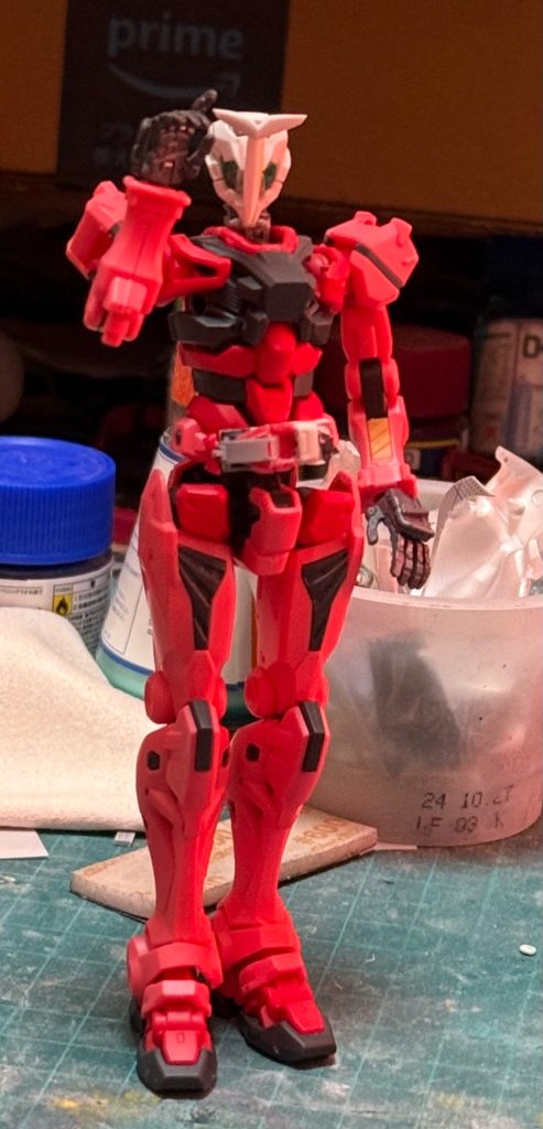 ここから制作工程になります🙇‍♂️赤いガンダムの首を軽キャノンすげ替えてるので偽01ガンダムですね！軽キャノンの面にツノを貼り付けて、ベルトも付けました。これだけでも何か行ける気がしました。&nbsp;